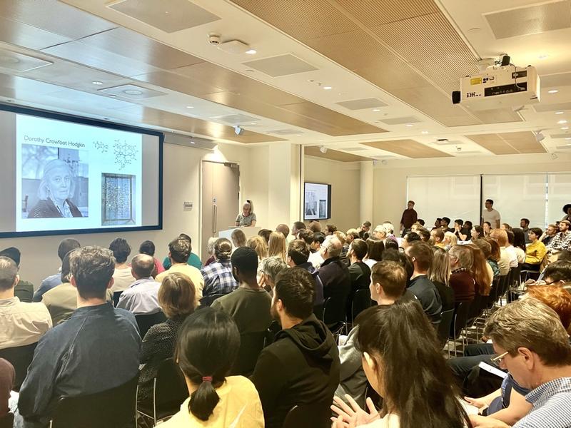 Eva Nogales giving the DCHB Lecture