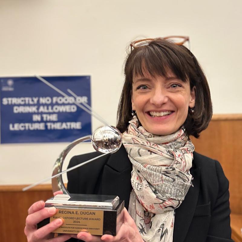 Regina with the award